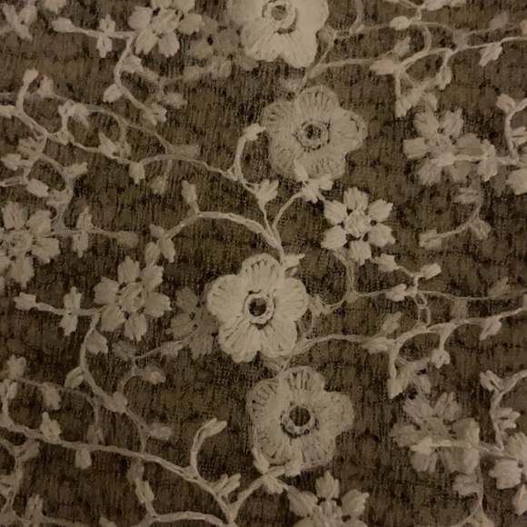 White Lace Top from LF - Picture 3 of 3